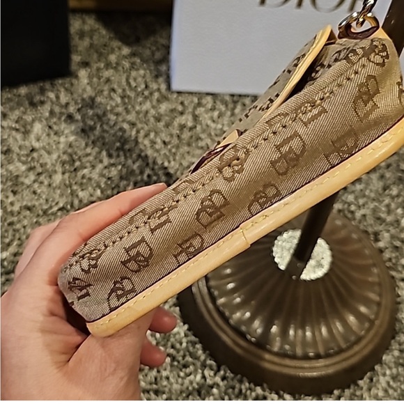 Dooney & Burke Change Purse in excellent condition - Picture 6 of 7